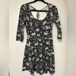 American eagle long-sleeve dress. Grey with white flowers. Open back with tie